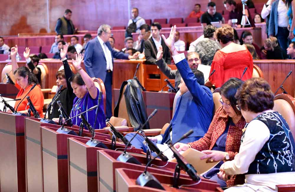 Congreso reforma ley para que mujeres reemplacen a mujeres en cargos públicos