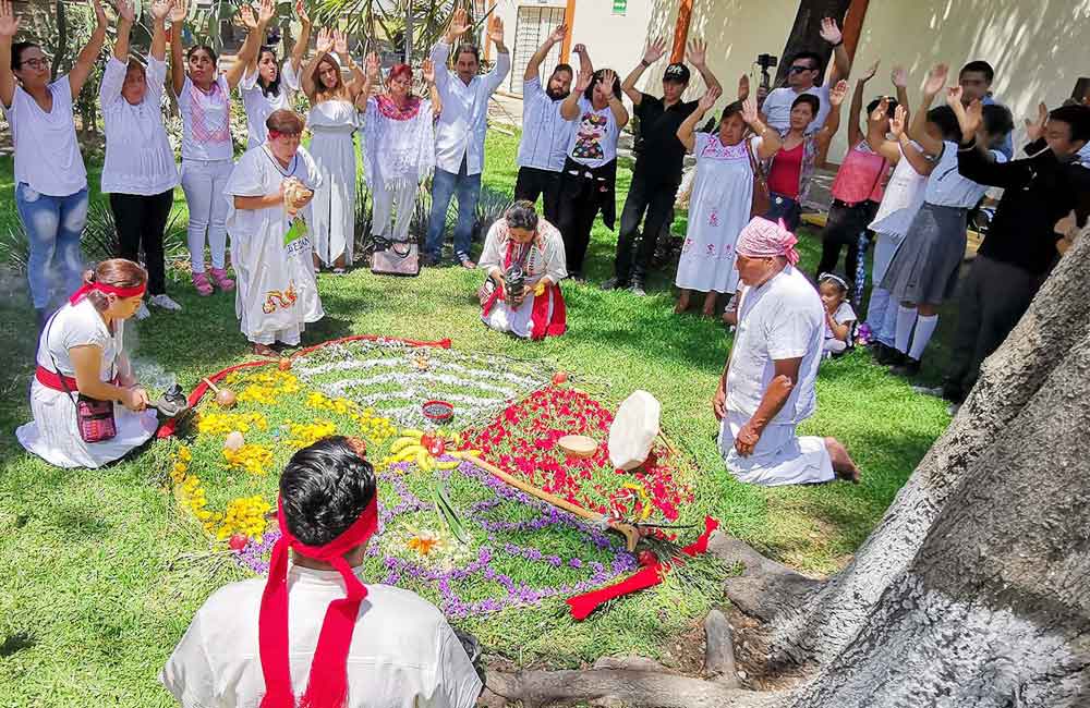 Reciben en UABJO el Equinoccio de Primavera con ritual de ‘fuego sagrado’