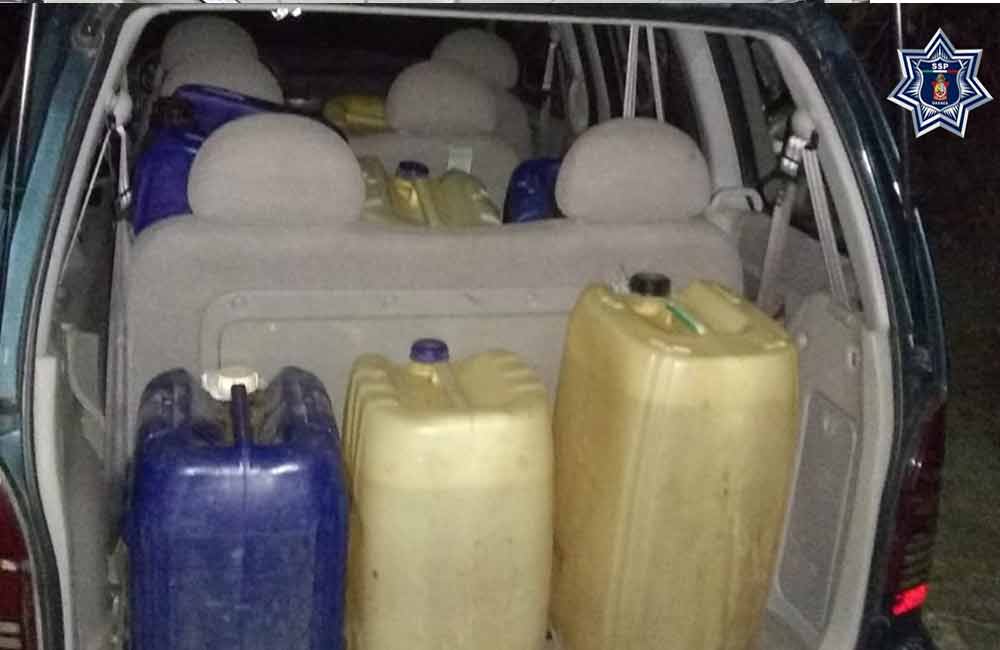 Decomisa policía en Ixtaltepec 423 litros de gasolina robada