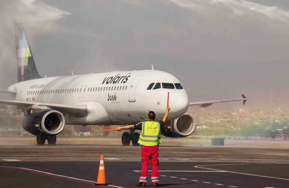Inaugura la empresa Volaris nueva ruta aérea Oaxaca-Mérida
