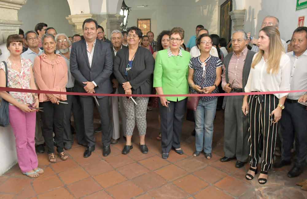 Exponen en palacio municipal ‘100 mujeres en las artes visuales en México’
