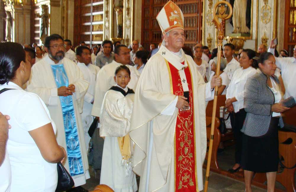 Llama Iglesia católica a vivir la comunión en paz y armonía