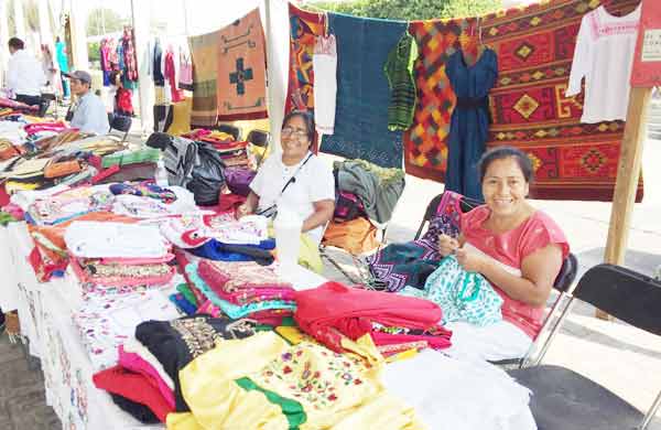 Participan artesanos oaxaqueños en 56 aniversario de Ciudad Nezahualcóyotl