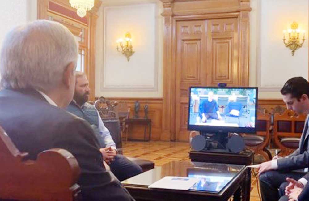López Obrador dialoga con Mark Zuckerberg a través de videoconferencia