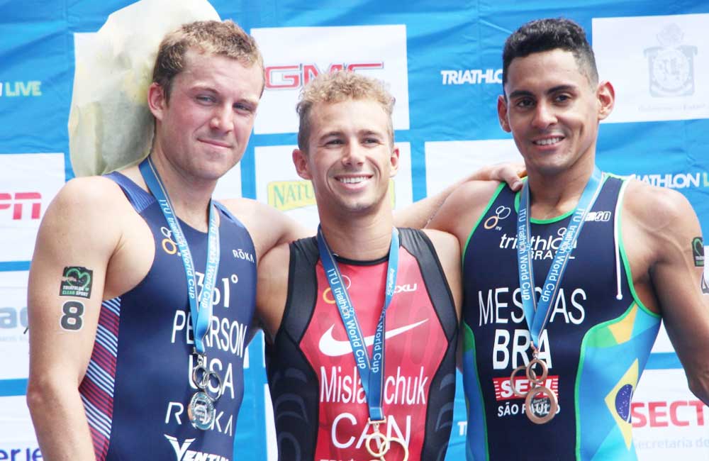 Ganan Canadá y Estados Unidos la ‘copa del mundo’ en triatlón de Huatulco