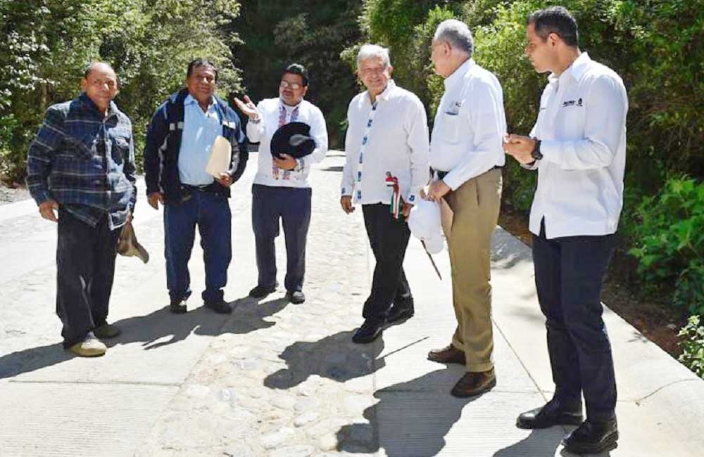 56 municipios más de Oaxaca tendrán caminos pavimentados este año: SCT