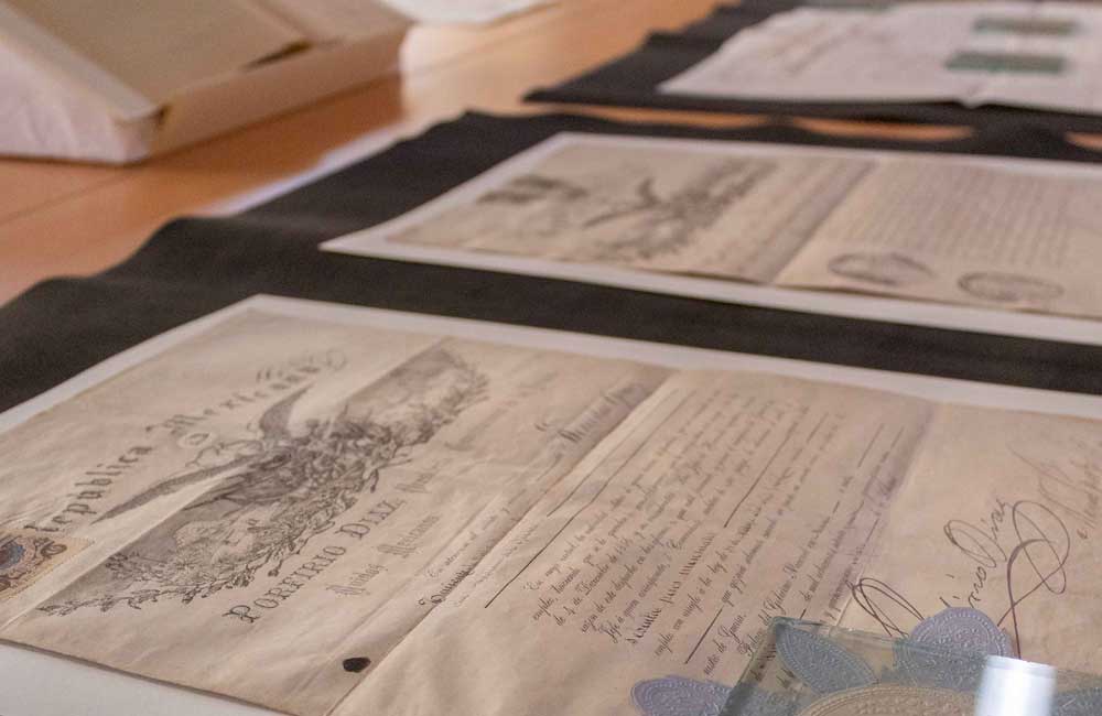 Muestra AGEO documentos históricos con la firma del general Porfirio Díaz Mori