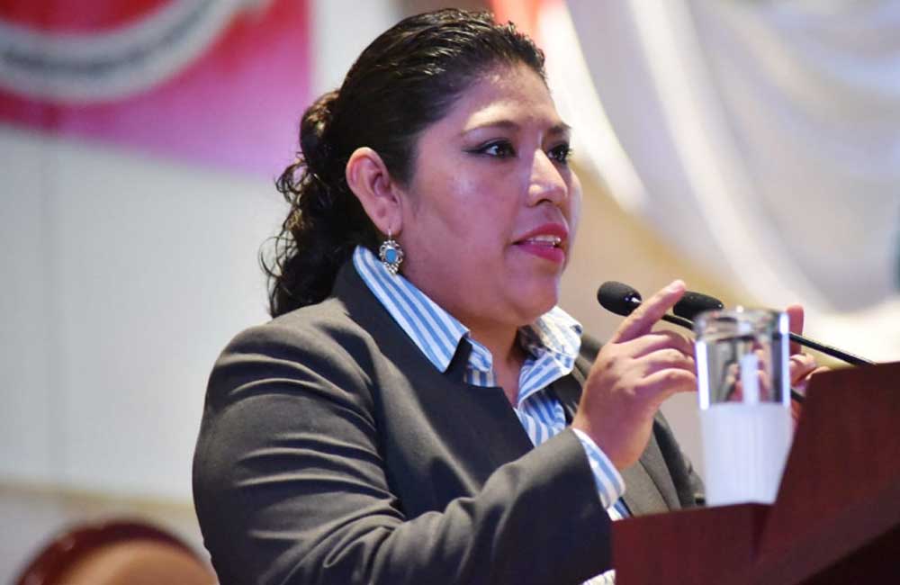 Uniformes y útiles escolares, puerta a la corrupción en Oaxaca: Magaly López