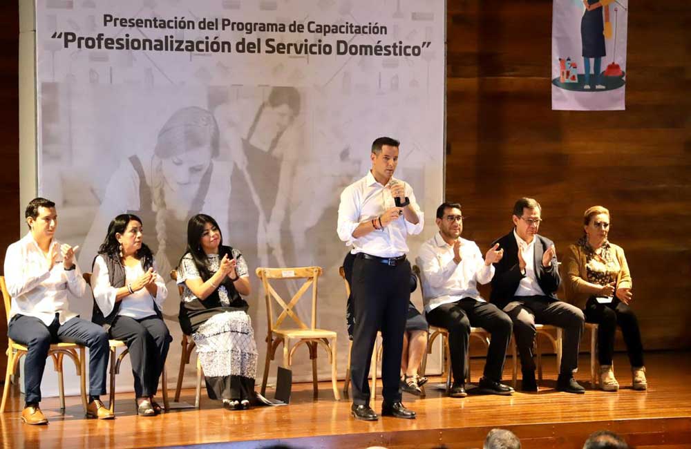Garantiza el gobernador Alejandro Murat profesionalización del servicio doméstico