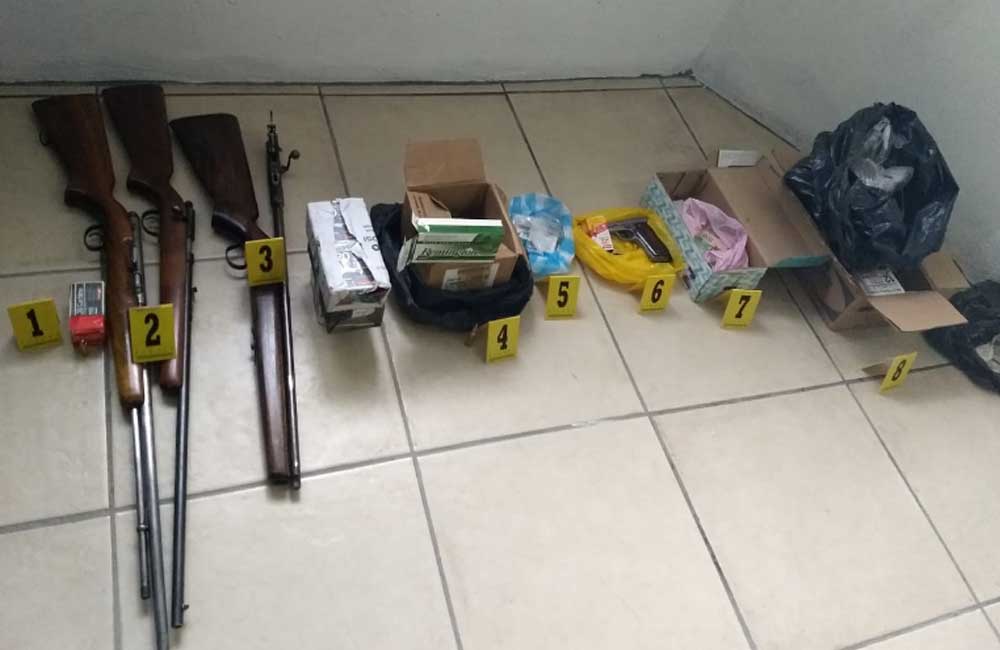 Decomisan en Panixtlahuaca armas, drogas y dinero; detienen a 2 personas