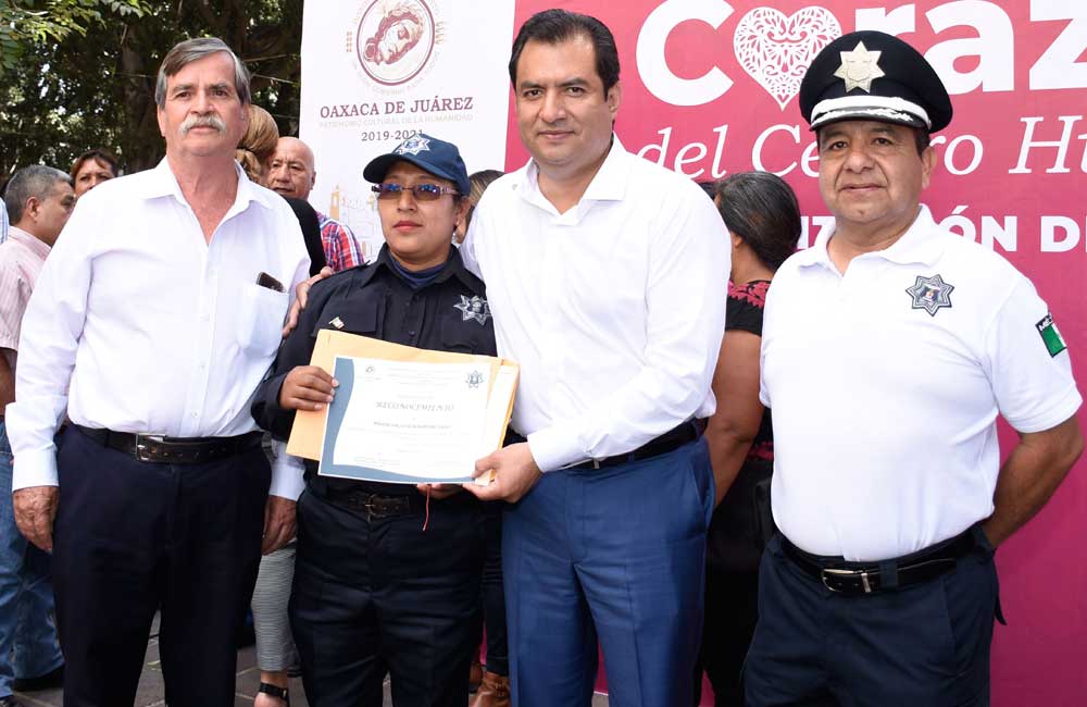 Reconoce edil García Jarquín la generosidad de mujer policía