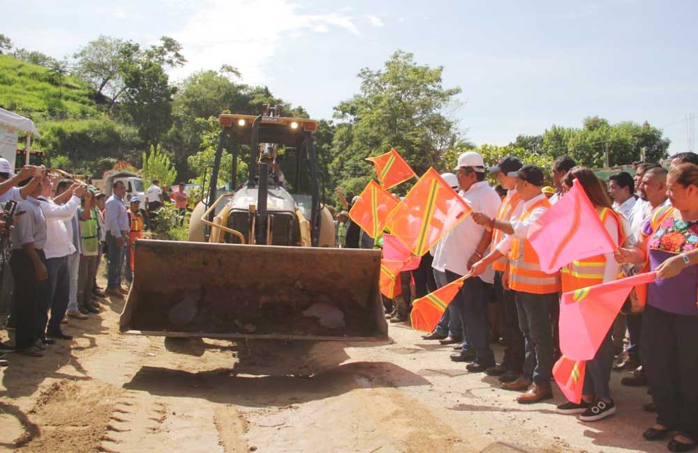 Inicia Gobierno de Oaxaca reconstrucción de carretera a Puerto Escondido