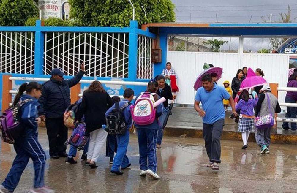 Por lluvia, IEEPO suspendió clases este miércoles en 4 regiones