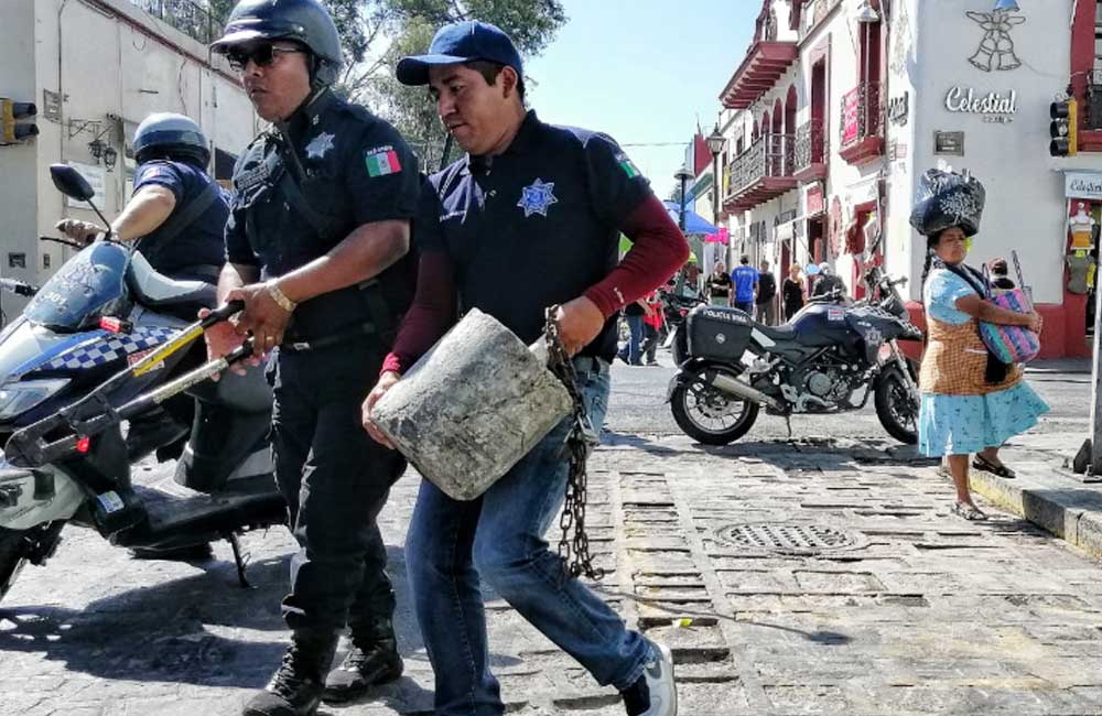 Limpia Ayuntamiento de obstáculos las calles del Centro Histórico