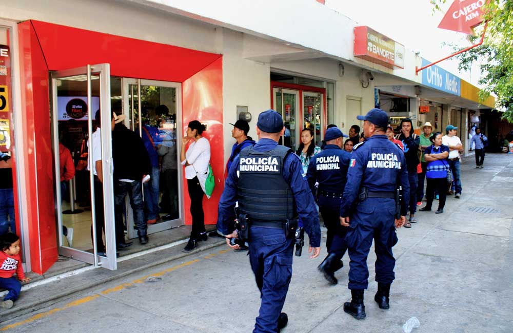 Refuerza la Policía Municipal vigilancia en bancos de la capital