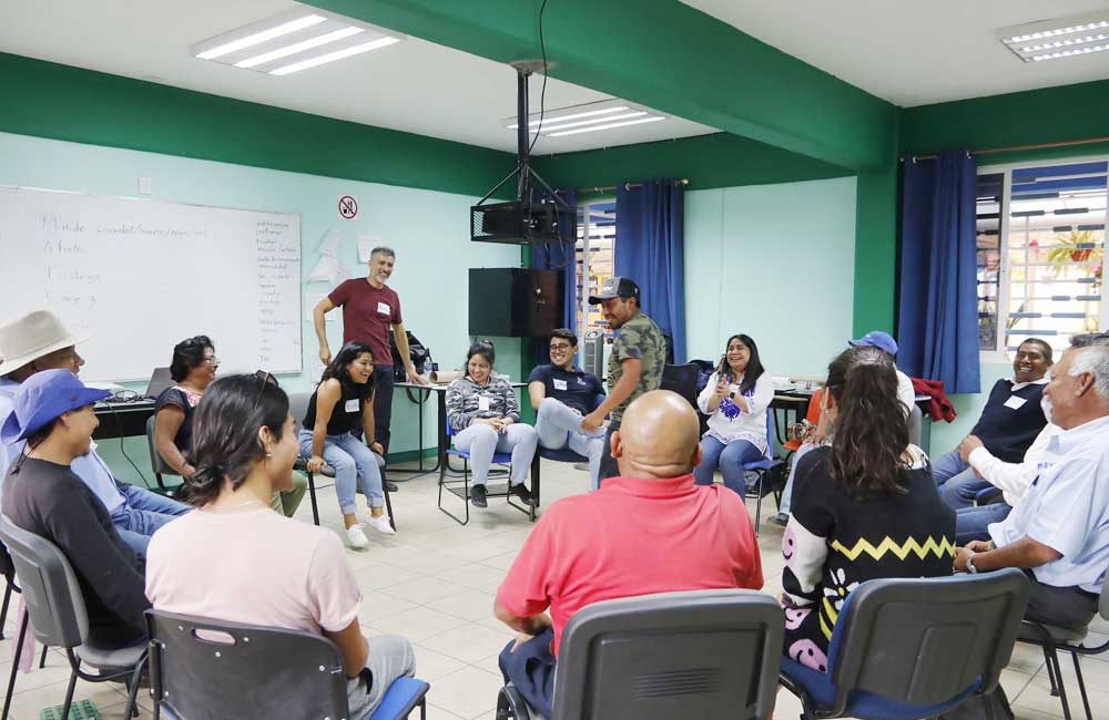 Facultad de Idiomas UABJO contribuye al rescate de lenguas indígenas