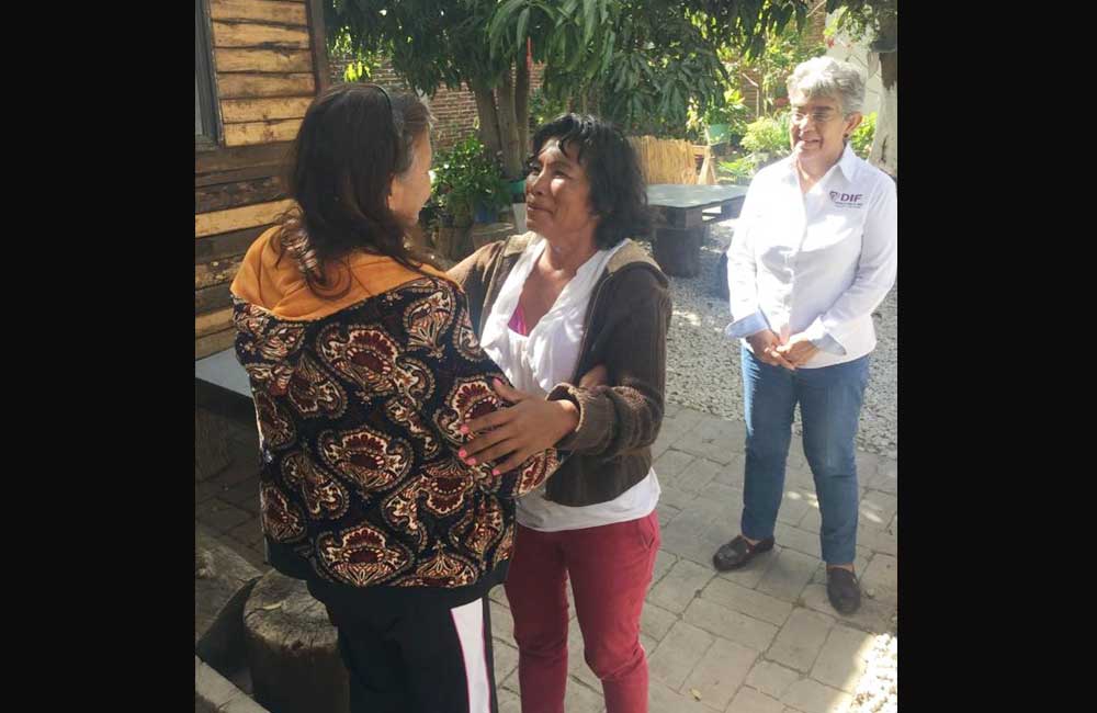 Logra DIF CdOax reencuentro de mujer en situación de calle con su familia, tras 30 años