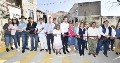 Entrega Oswaldo García pavimentación en la Colonia Mártires de Río Blanco Entrega Oswaldo García pavimentación en la Colonia Mártires de Río Blanco