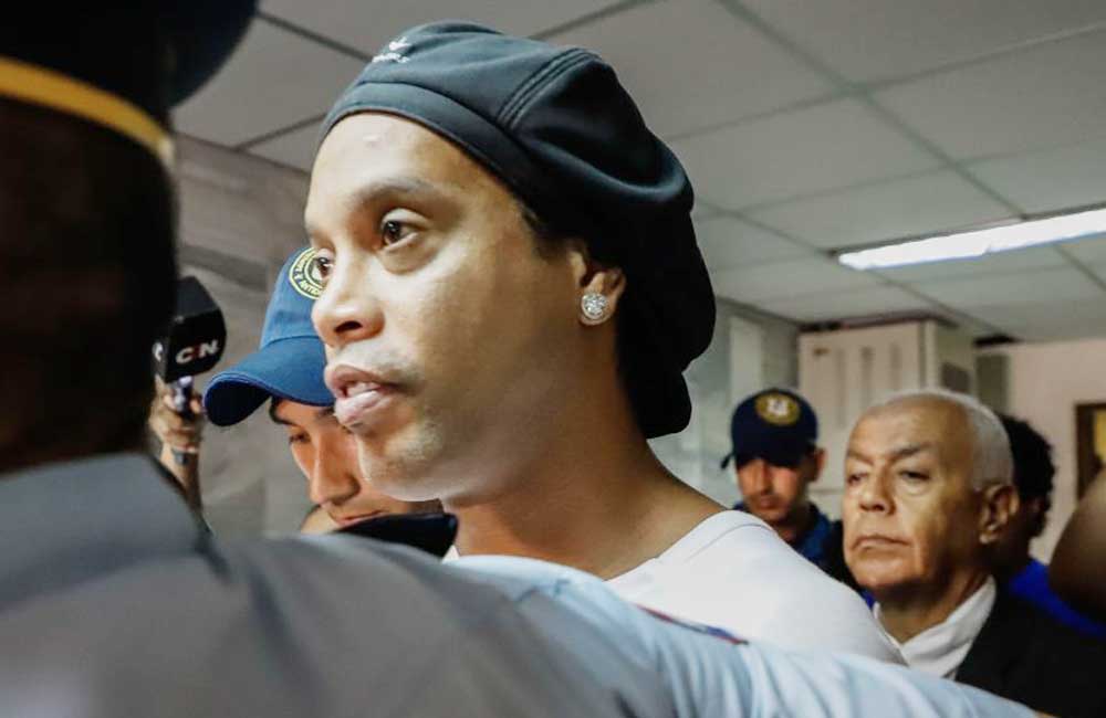 Ronaldinho es investigado por asociación con el crimen organizado y lavado de dinero