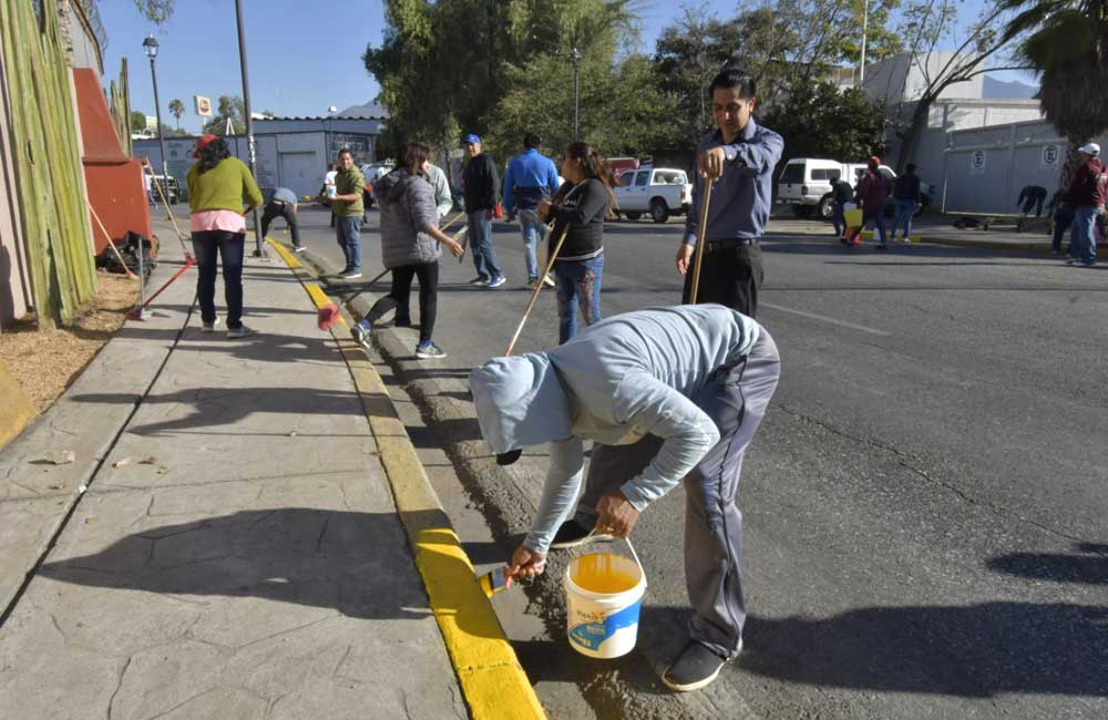 Ayuntamiento y ciudadanía embellecen imagen de Calzada de la República