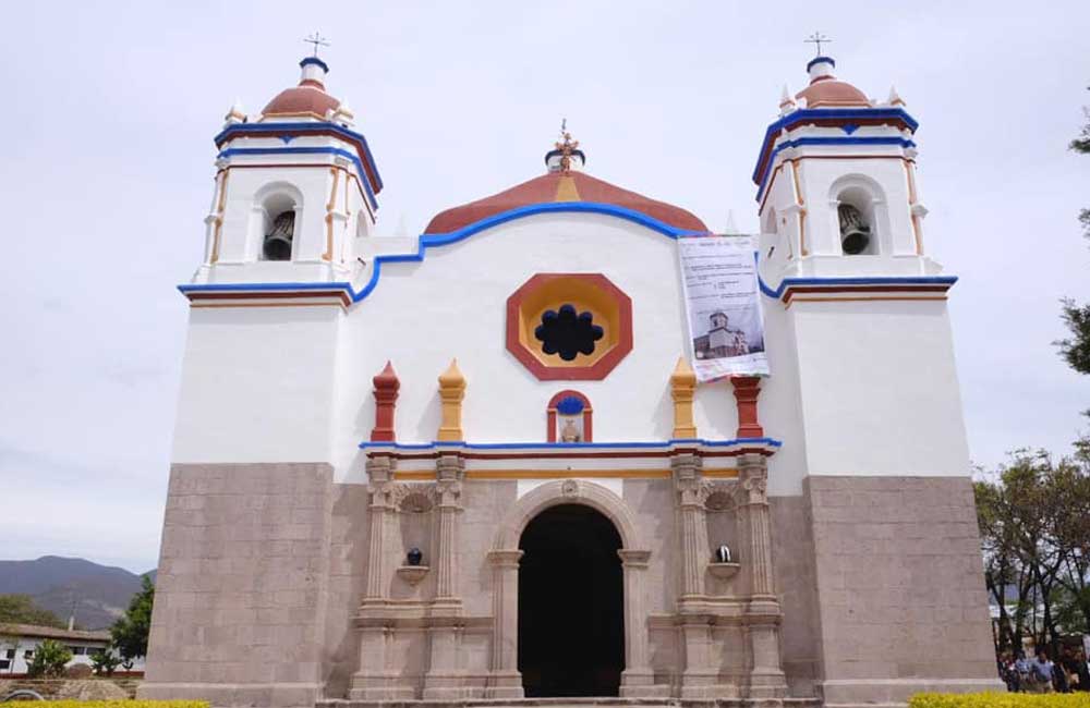 Entrega gobierno estatal rehabilitación del templo de San Bartolo Coyotepec