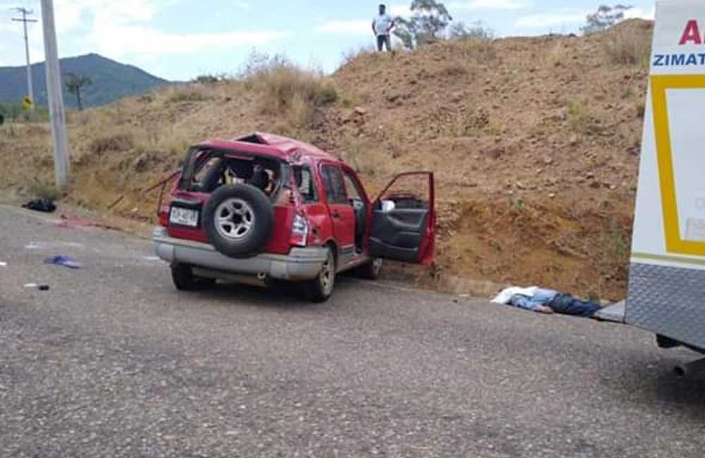 Muere Regidor de Zimatlán; volcó en su camioneta; hay 2 heridos graves