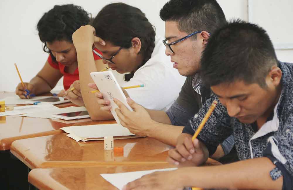 Estudiantes de 10 bachilleratos de UABJO presentaron examen preferente