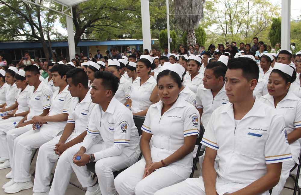 Pasantes de Enfermería UABJO dan servicio en unidades de salud de la Mixteca