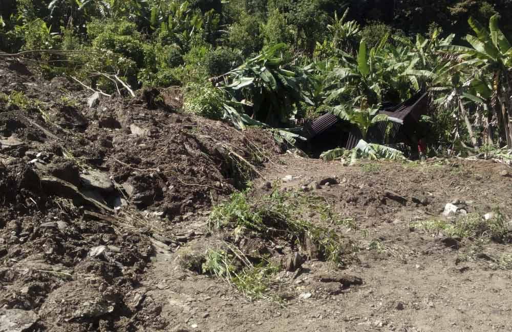 Deslizamiento de ladera sepulta a 2 ancianos en la Sierra Mazateca