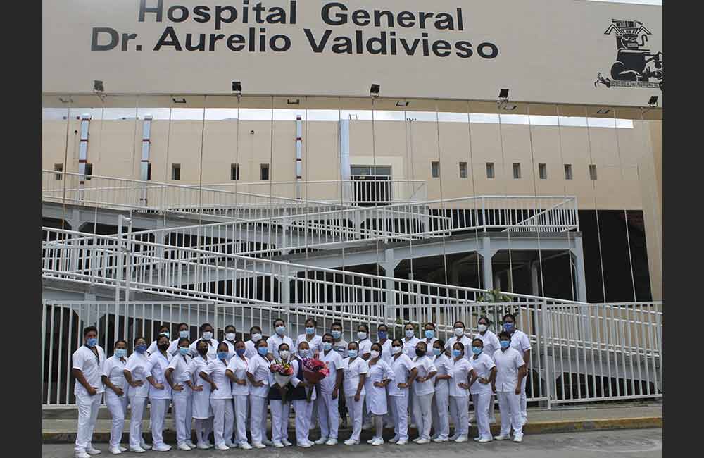 Culminan 37 estudiantes de Enfermería servicio social en Hospital Civil