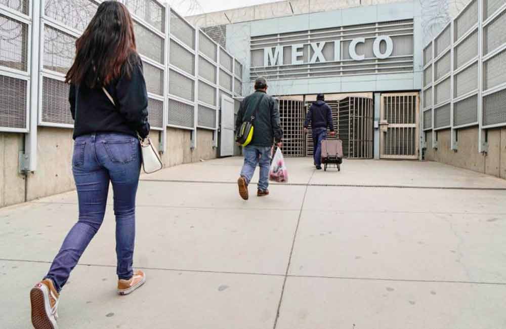 Extienden México y EU hasta octubre la restricción de viajes no esenciales
