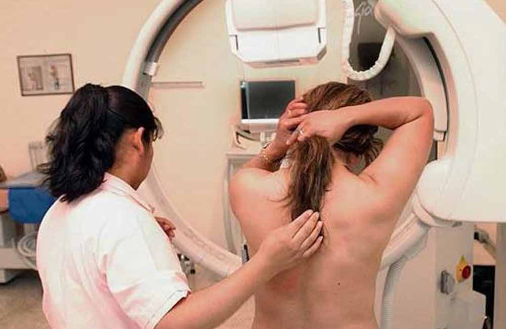 A los 20 años comienza la detección oportuna del cáncer de mama: IMSS