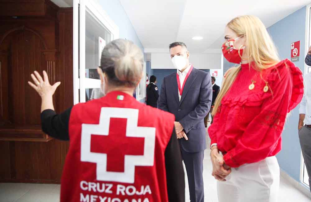 Inauguran Murat y su esposa ampliación de Cruz Roja en Oaxaca