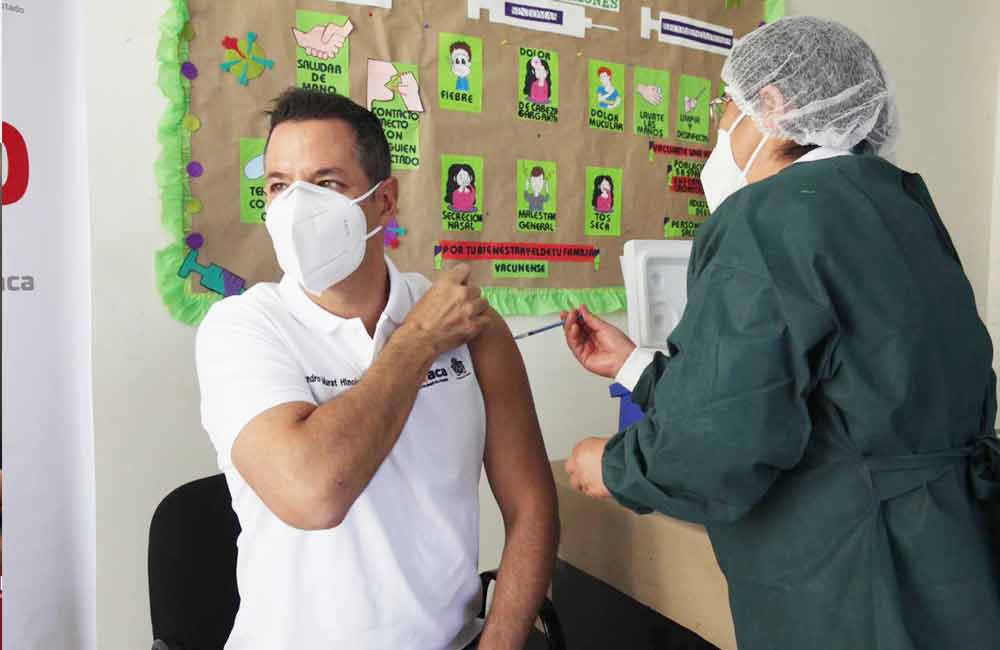 Inicia Murat campaña de vacunación contra la influenza en Oaxaca