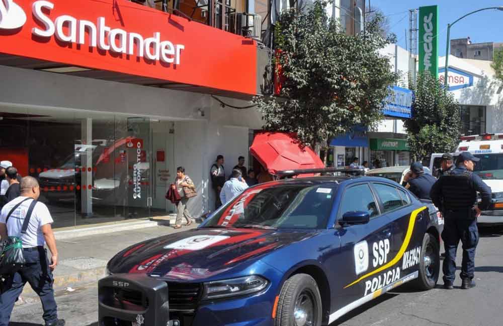 Vacían cuentas en Santander; alistan denuncia penal colectiva contra el banco