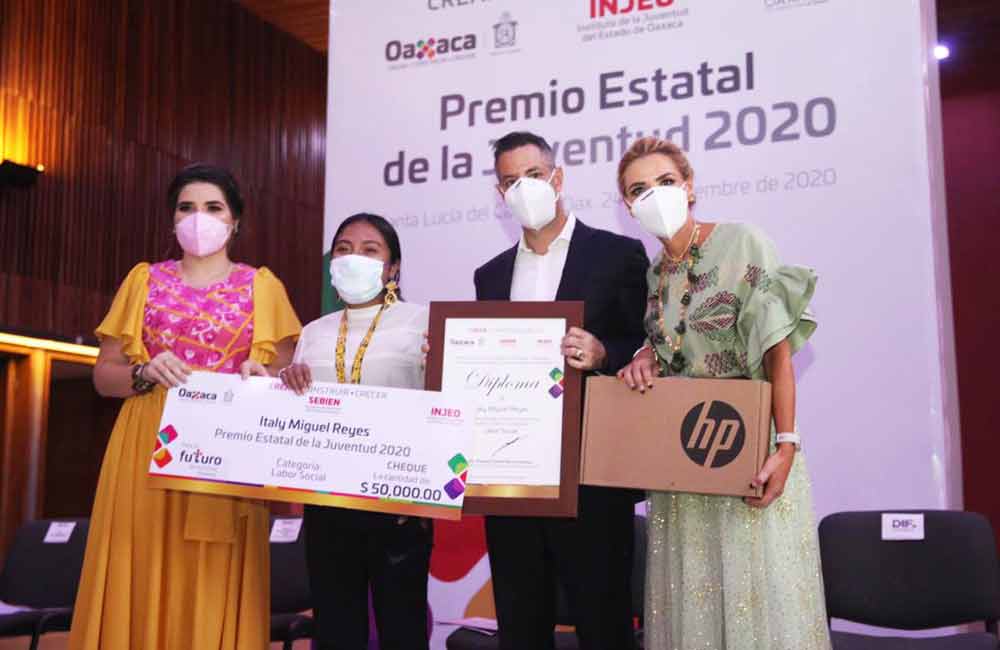 Entregan Alejandro e Ivette Murat el ‘Premio Estatal de la Juventud 2020’