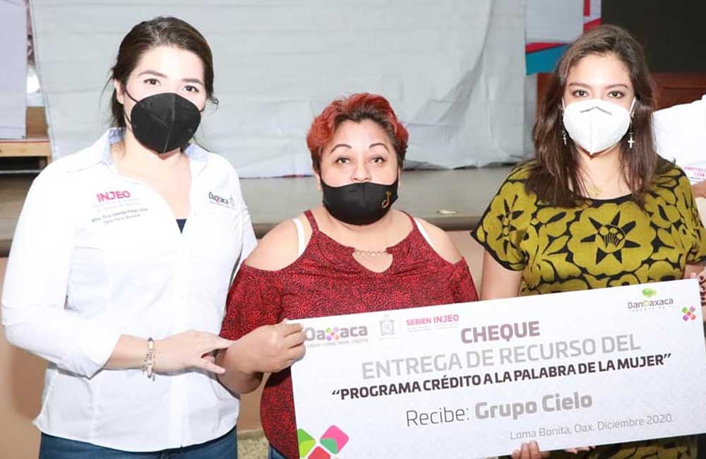 Entrega Sebien microcréditos de 3 mil pesos a mujeres de la Cuenca