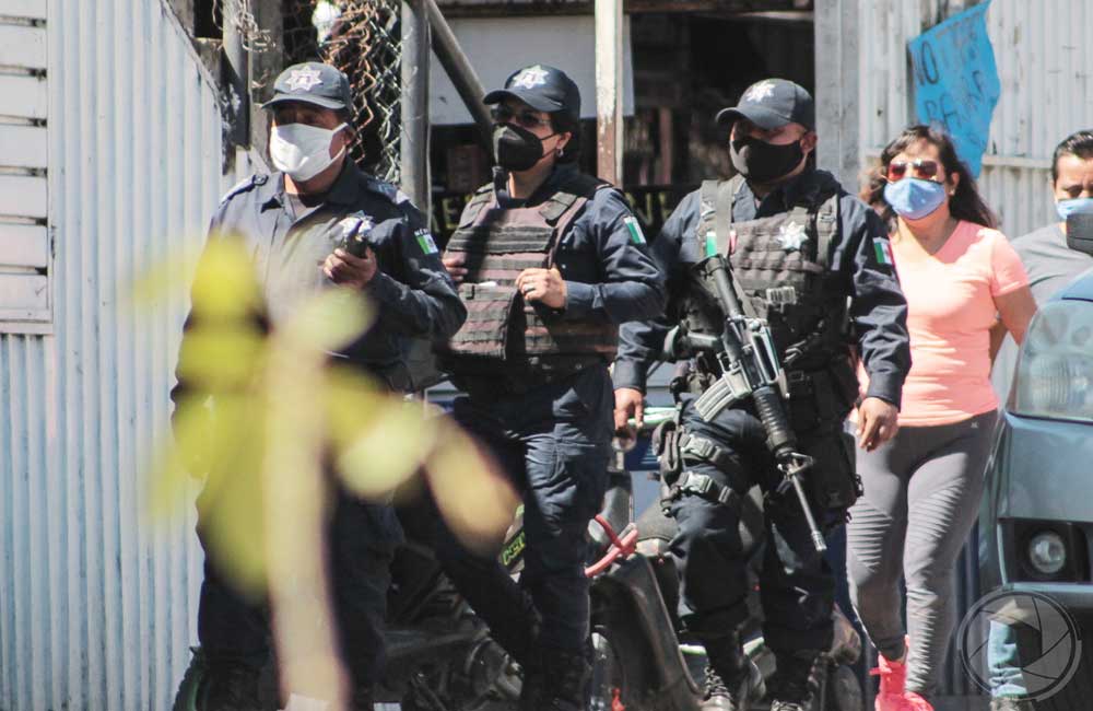 Aprehenden a 2 policías municipales de Oaxaca por robo