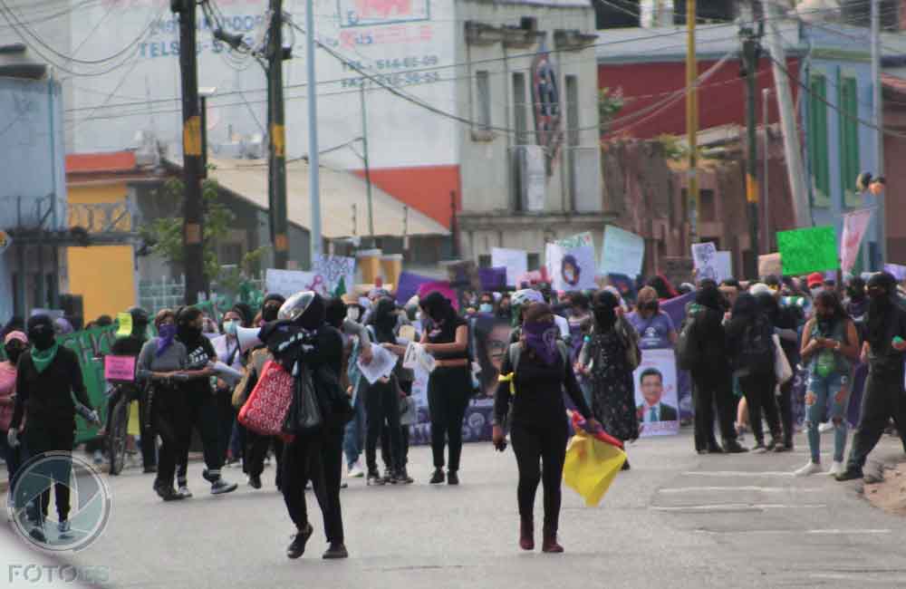 Marcha feminista en Oaxaca para exigir justicia y un alto a la violencia contra la mujer
