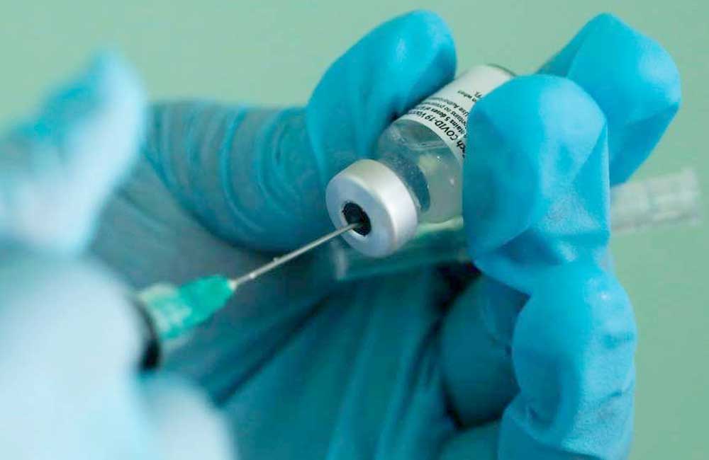Vacuna de Pfizer con mayor eficacia en casos sintomáticos, revela estudio en Israel