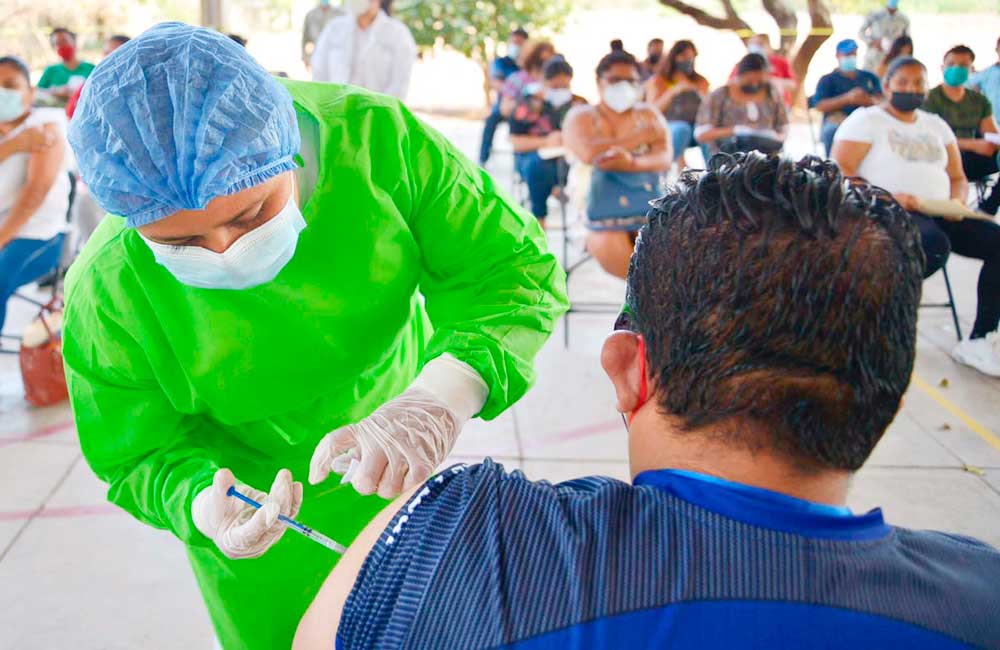 Concluye con éxito la vacunación del personal educativo de Oaxaca