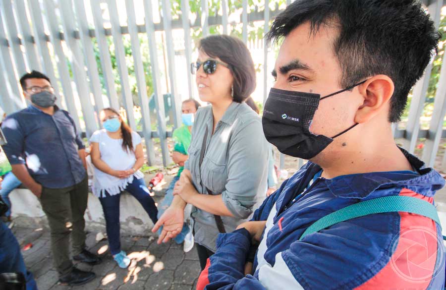 Continúa protesta por cierre del MACO; se suman artistas literarios