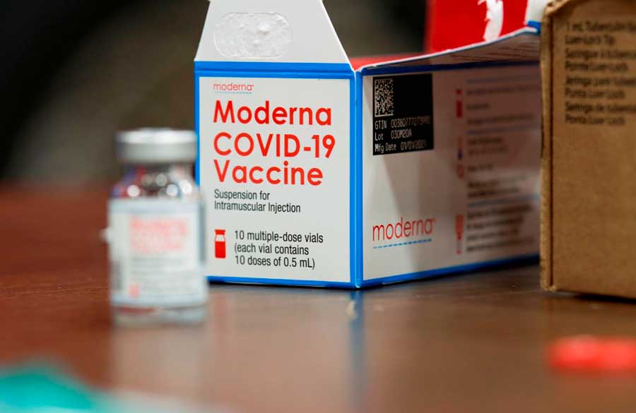 Afirma Moderna que su vacuna contra Covid-19 es segura y eficaz en adolescentes