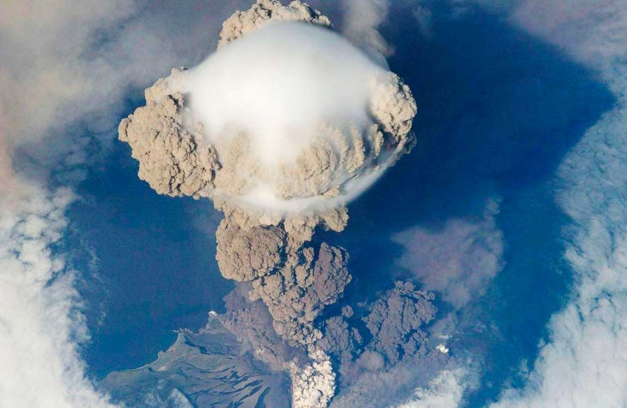 Declaran alerta roja en Alaska por la erupción del volcán Gran Sitkin