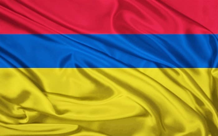 Bandera colombiana al revés como forma de protesta