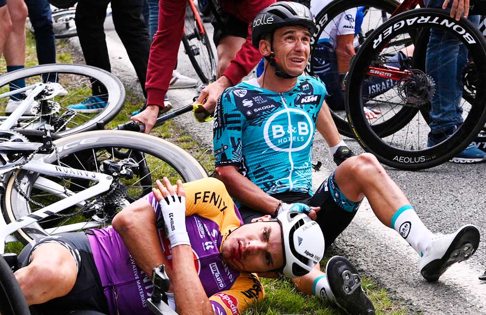 Demandará tour de Francia a la espectadora que causó la masiva caída de los ciclistas