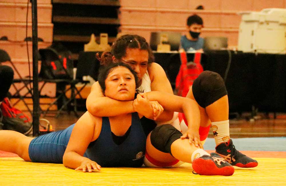 Mujeres dan nueve primeros lugares en el Macro Regional de luchas asociadas