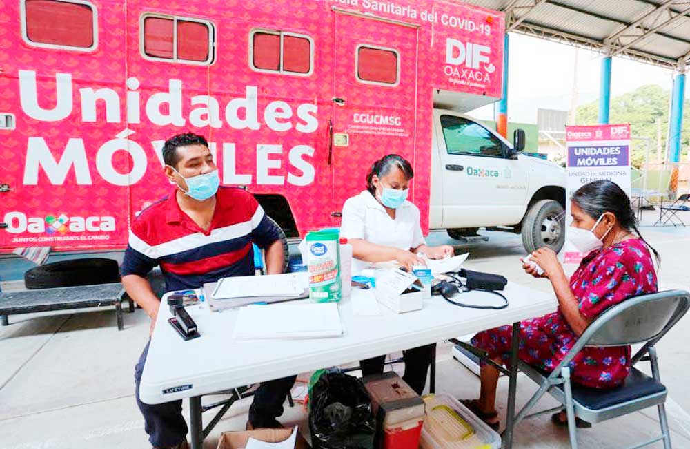 Acerca DIF Oaxaca unidades móviles de salud en San Bartolomé Ayautla