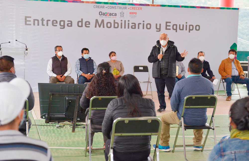 Beneficia IEEPO con mobiliario y equipo a escuelas de la Cañada
