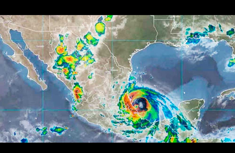 Huracán Grace se degrada a categoría 1; continúa avance hacia el centro de México